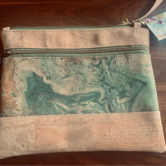 Beautiful CORK vegan crossbody bag NWT - Picture 3 of 8